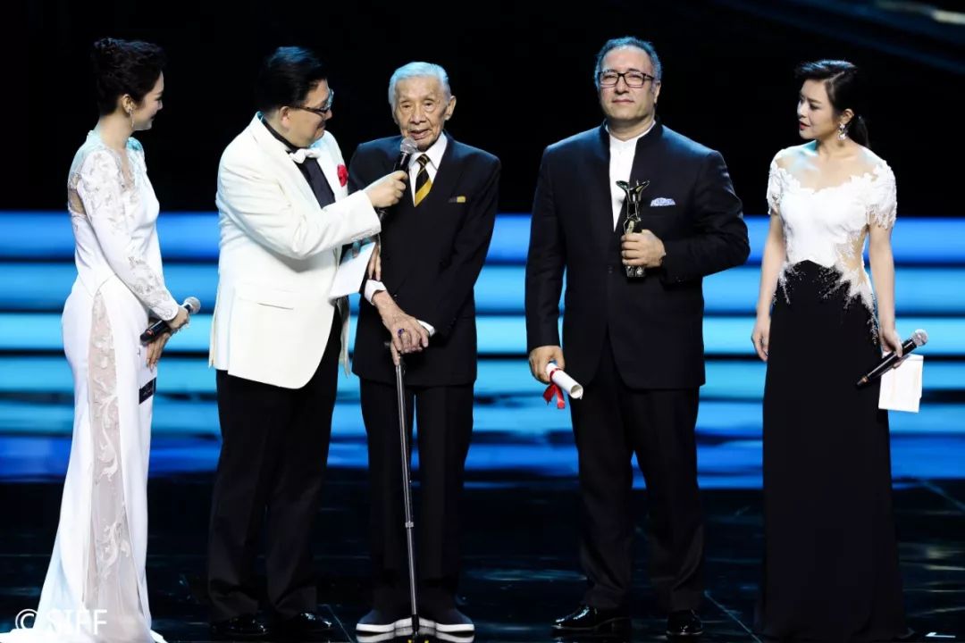 97岁中国影人常枫斩获最佳男演员奖第22届上海国际电影节隆重闭幕