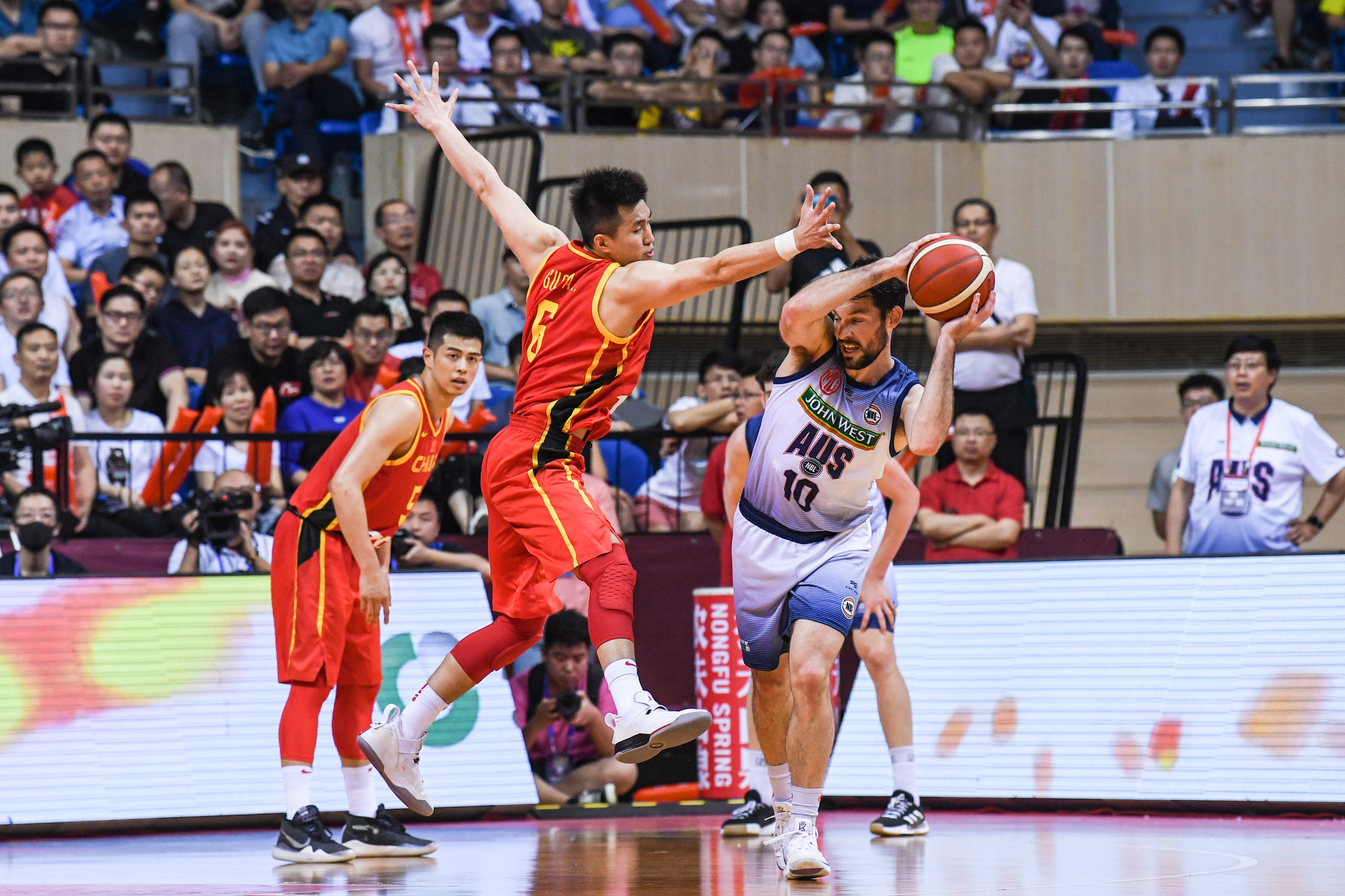 篮球——国际男篮对抗赛:中国队不敌澳大利亚nbl联队