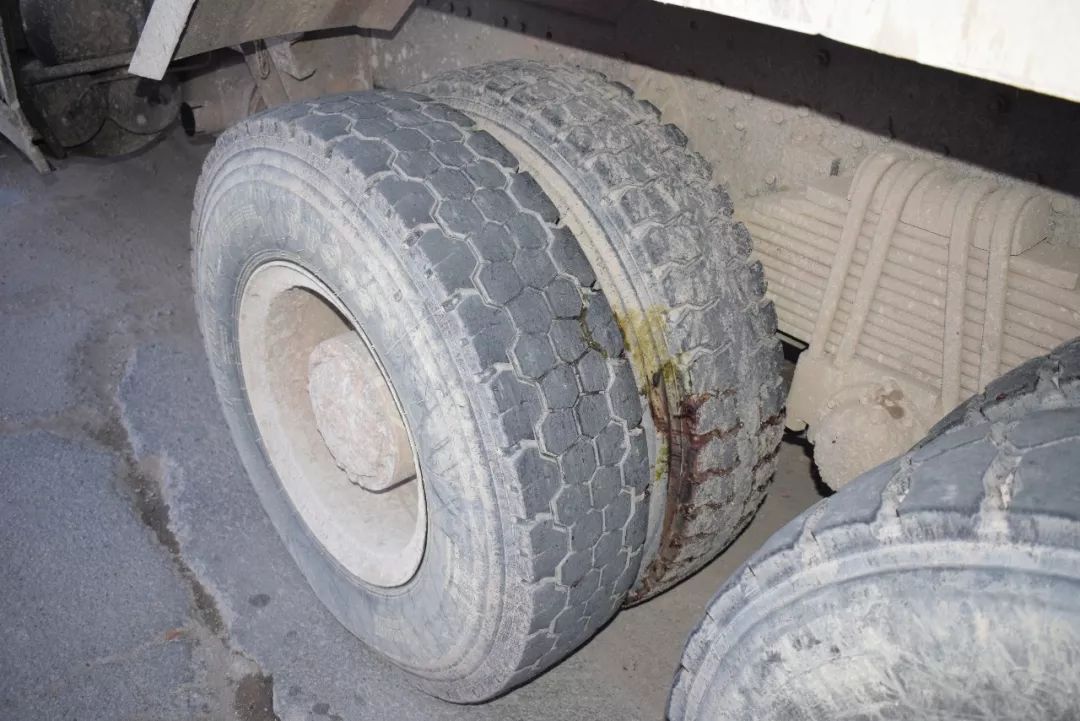 网传孩子的头被泥头车压没了厚街交警公布真相