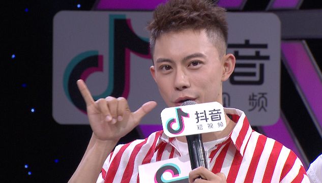 一起录节目虽然已经胖了6斤了就是在吃的终点每天不是在吃的路上丁喆