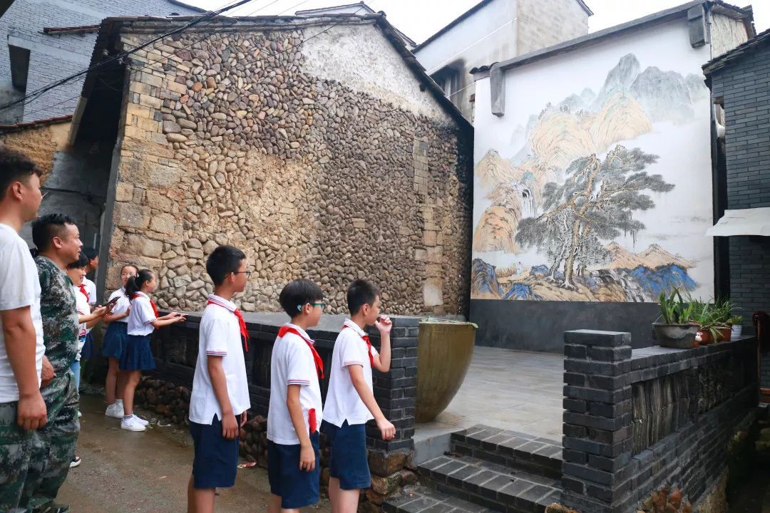 致敬,壶镇大街小巷上的那一抹"迷彩绿"——实验二小夏日送清凉感恩