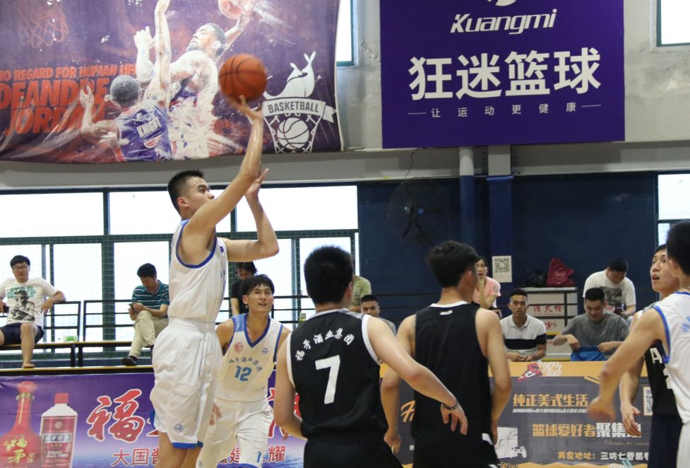 石狮球王陈荣仁首秀单场命中16记三分带领浩博星隆万家宴闯入淘汰赛