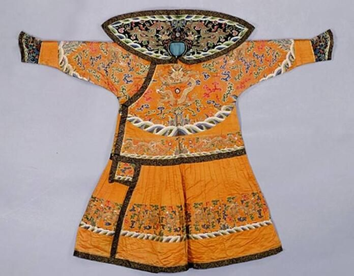 清朝入主中原以后非常传统的马蹄袖为何会继续传承