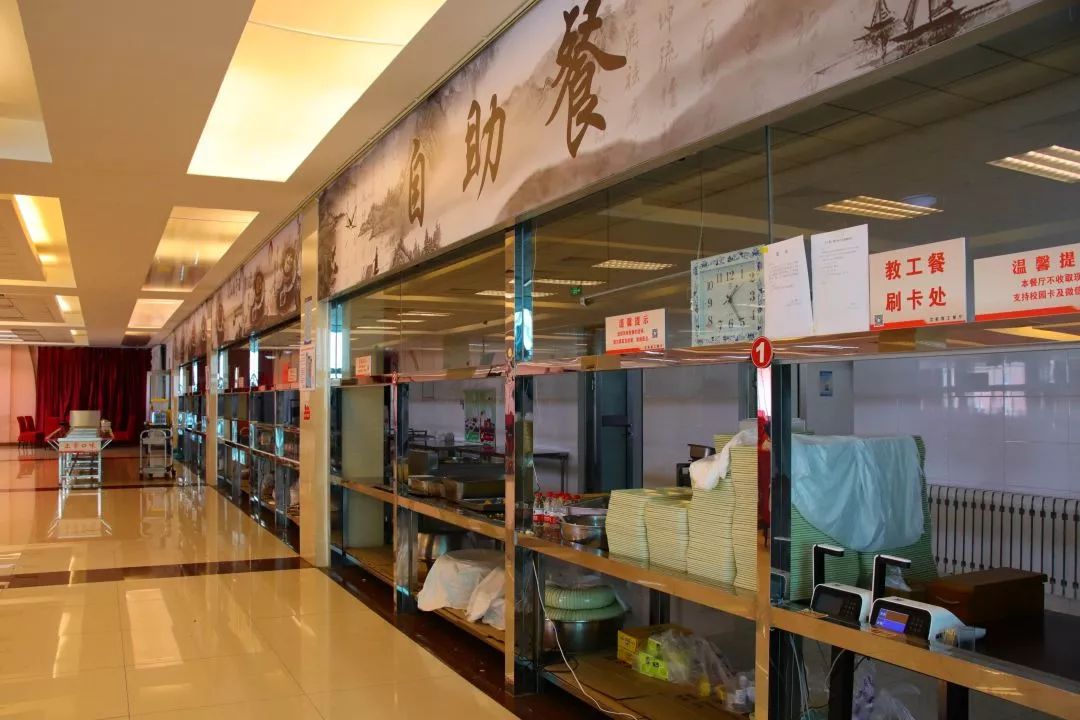 揭秘地点一:南食堂四楼后厨(各学院毕业生可凭餐券于以上规定的两天