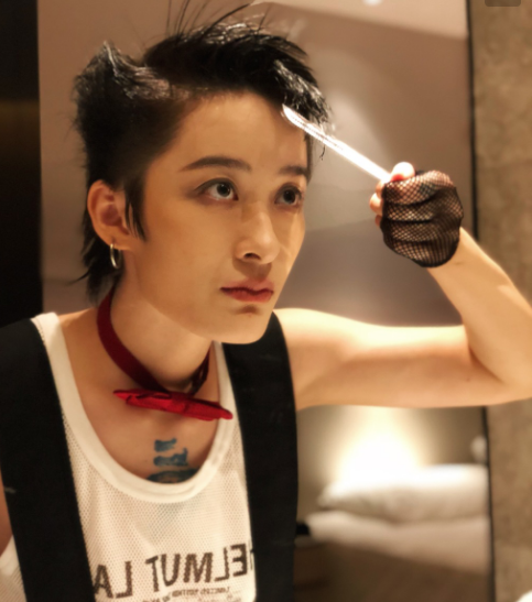 曾轶可机场事件过后家庭背景被曝光网友难怪这么嚣张