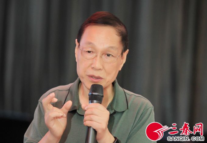 李维新副教授介绍,脊膜瘤是一种常见的脊柱肿瘤,多发于胸腰段,一般为