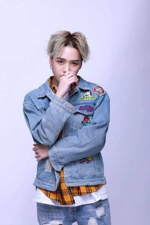 超帅小姐姐徐梦玲酷狗开唱惊现超大型彩虹屁现场