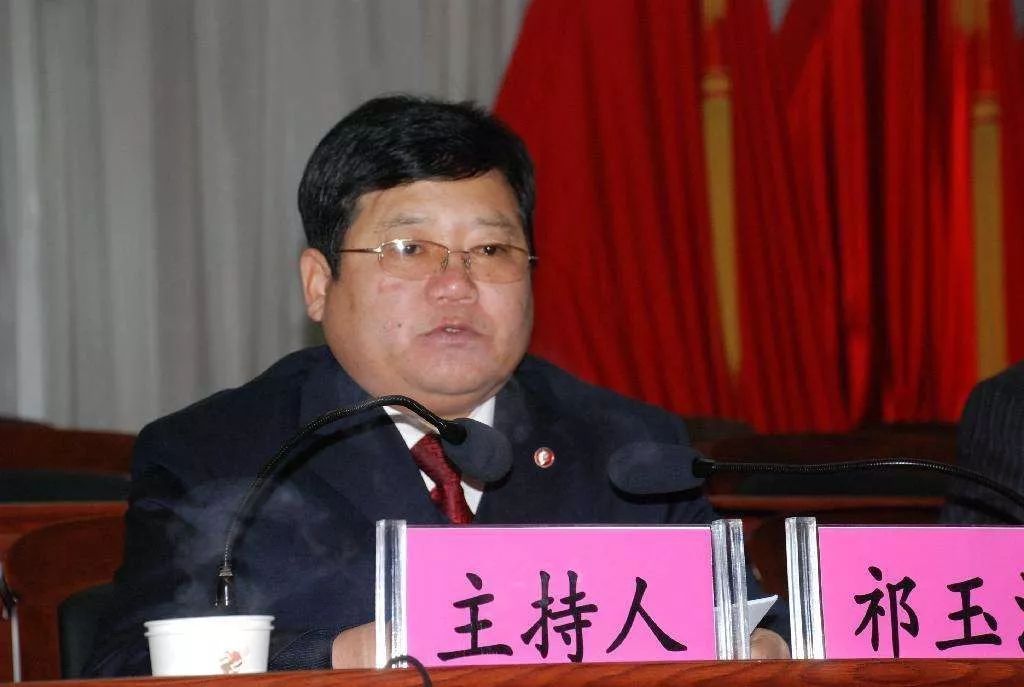 充当"保护伞","网红书记"和后任一起被官宣