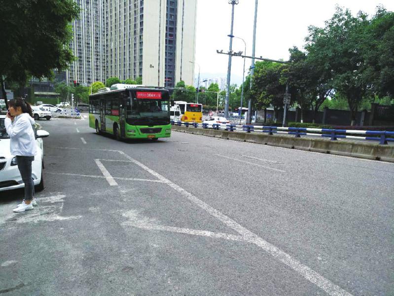 原创重庆364公交车在紫薇社区有了新站点上万居民出行更便捷