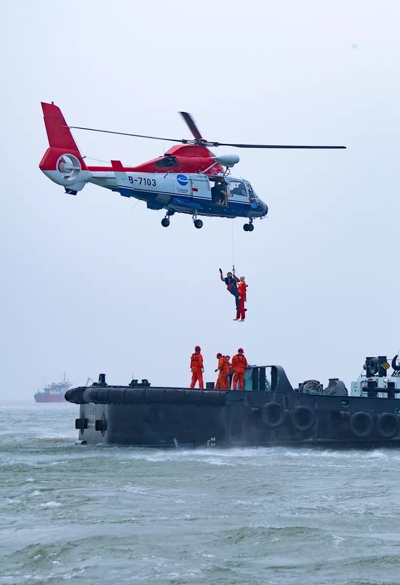 国家能源集团黄骅港举行海上应急综合演习