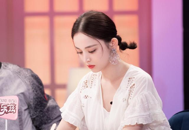 原创古力娜扎自曝有惊人财富,去北京第六年就买房,和张翰还是邻居