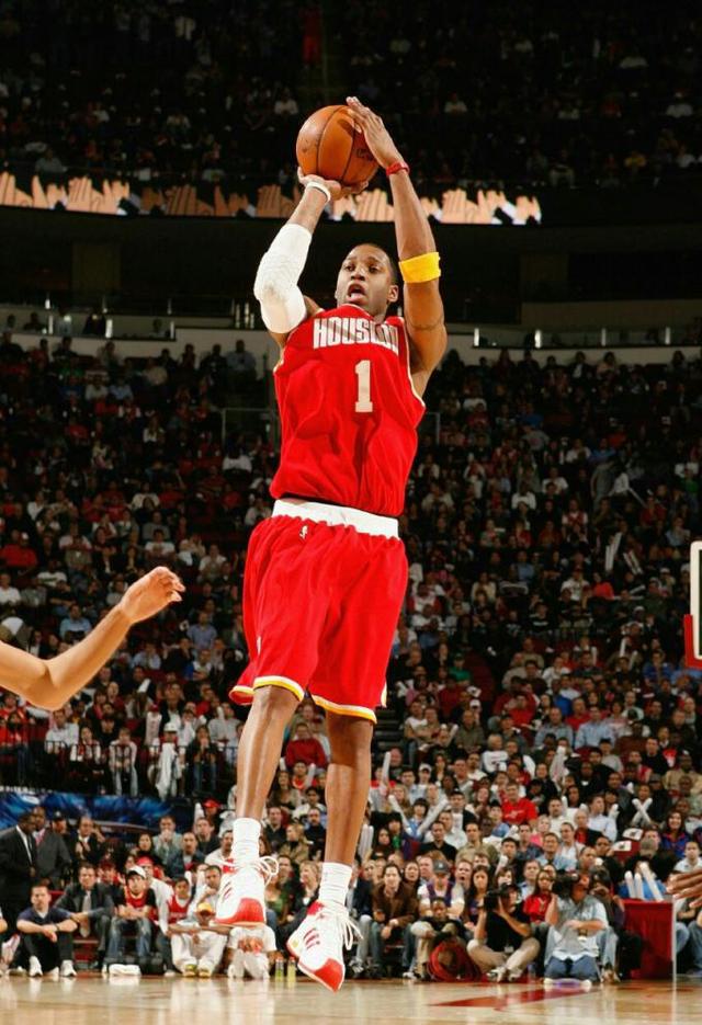 当年打法飘逸,白马长枪的麦迪无疑是当年最吸粉的一名球星,他和姚明