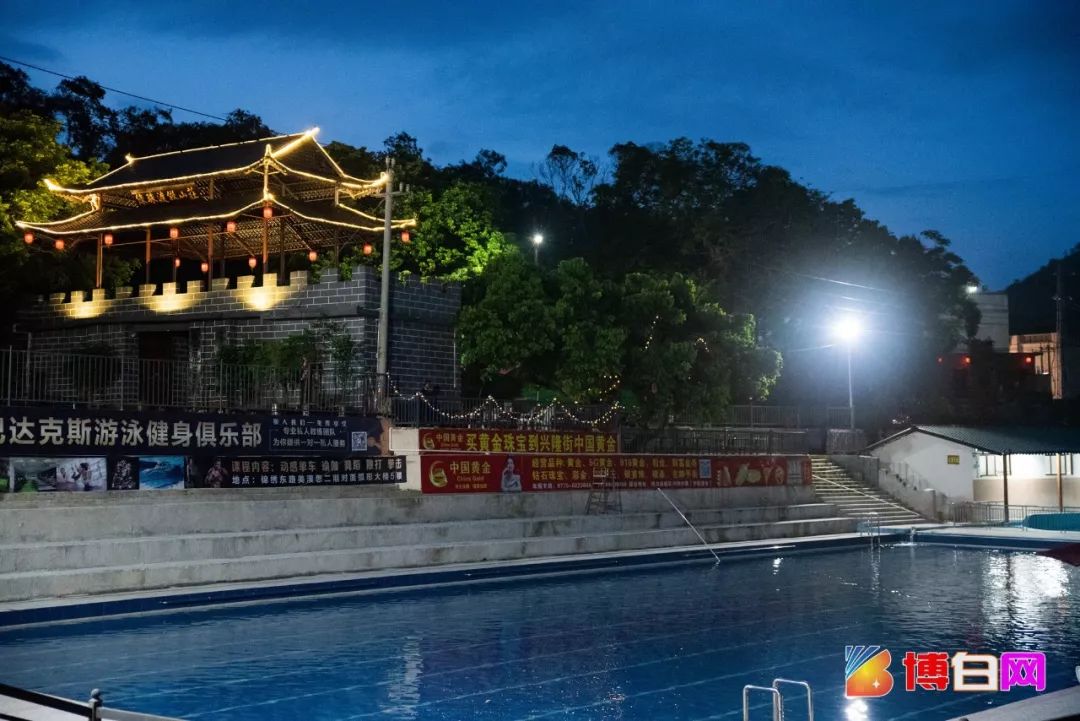 离县城15分钟深藏青山绿水博白首家江景游泳池开游啦