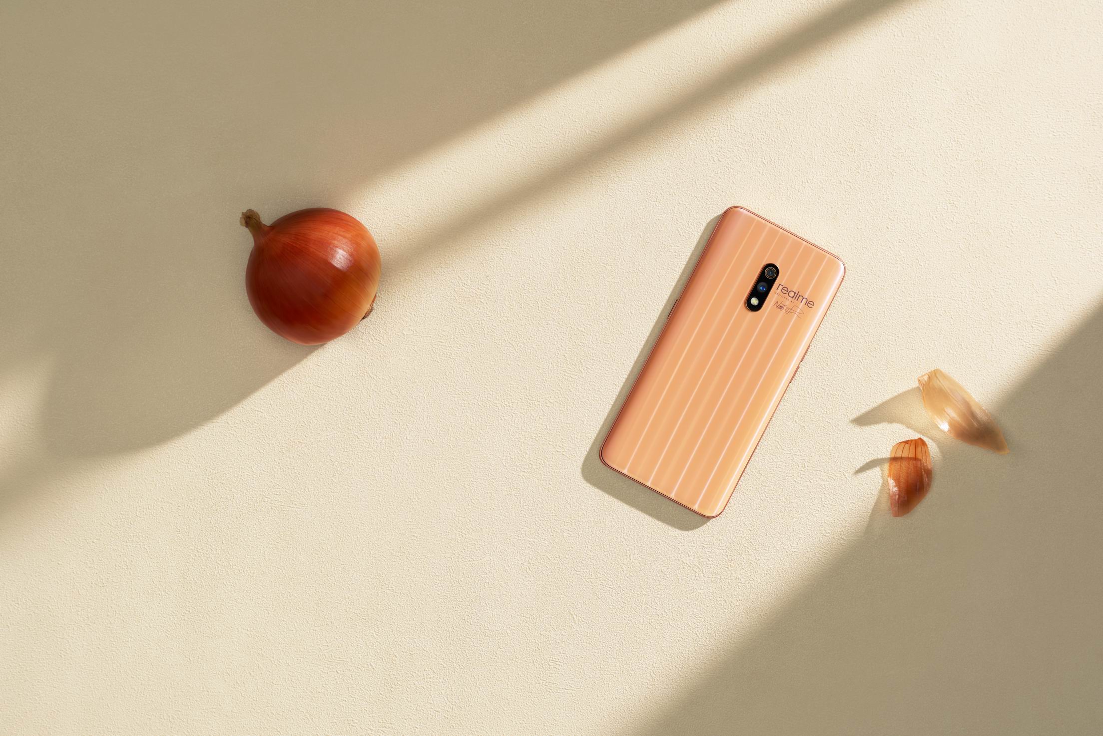 深泽直人亲自"下厨" realme x大师版 洋葱呛辣上市为手机调味