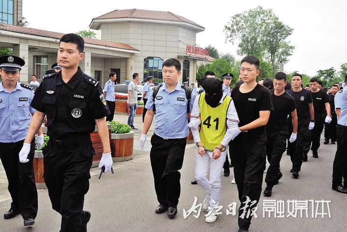 "云剑"出鞘 内江警方破获一起特大"荐股"电信网络诈骗案