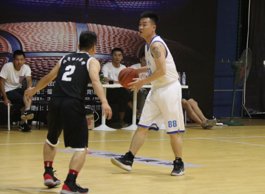 石狮球王陈荣仁首秀单场命中16记三分带领浩博星隆万家宴闯入淘汰赛
