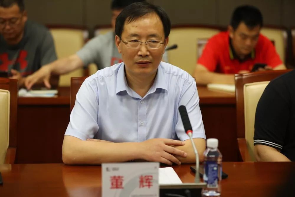 裁判员召开联席会并组织抽签,会上集团公司党群工作部工会工作处处长