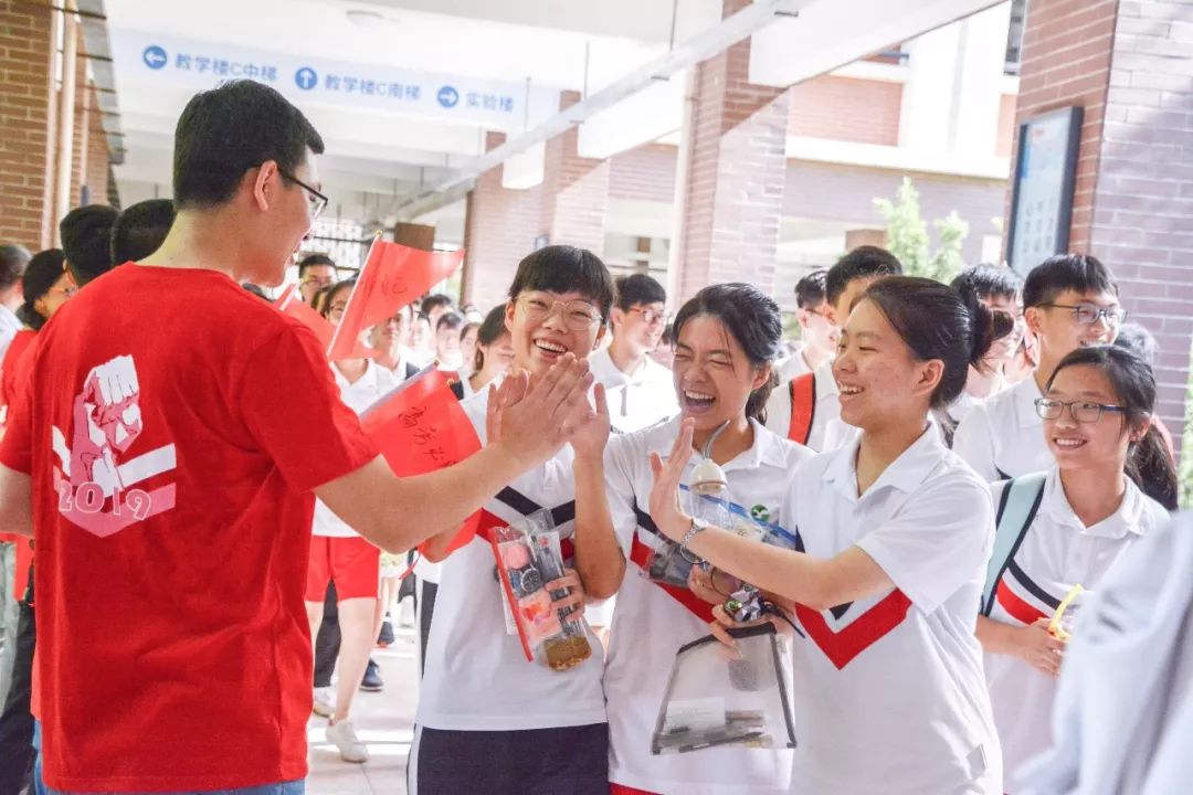 汕头市第一中学校服图片