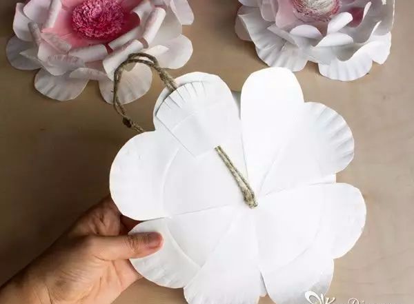 纸盘diy艳丽大纸板花手工制作教程