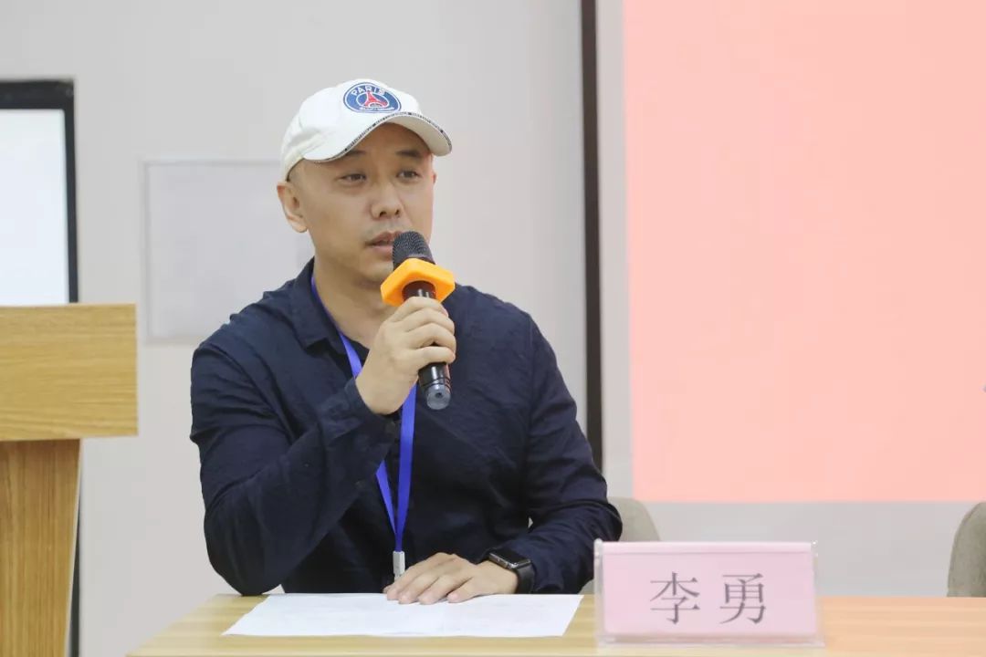 管理与教育学院院长黄骏教授,中国美术学院原教务处处长翁震宇教授