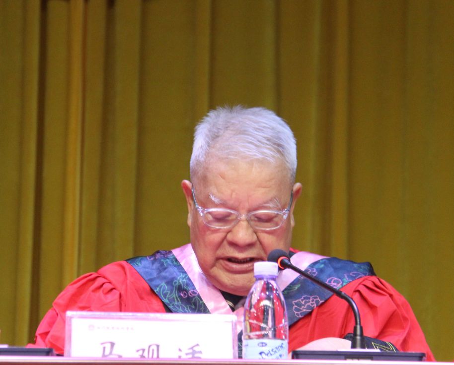 马观适先生致辞奏唱国歌学校名誉校长马观适先生,党委书记张忠林同志