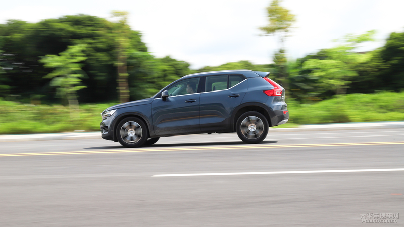 30万买三缸抢先测试沃尔沃xc40t3