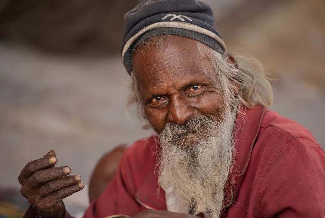 【人文纪实】凌幼洁摄影作品赏析 ·《我在印度被人的盯》