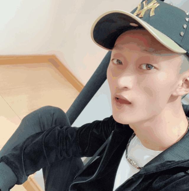 快手一哥竟也是旭旭宝宝的粉丝多次送礼抱怨宝哥从不还礼