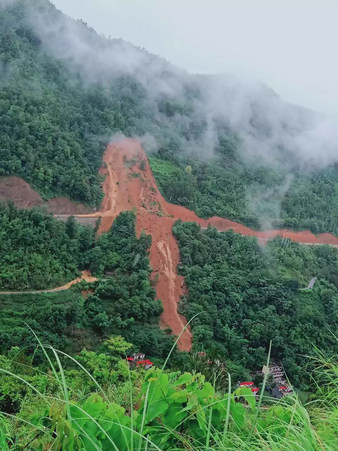 纳直至更新乡道路不通……险情就是命令,副县长,县公安局局长韦林海