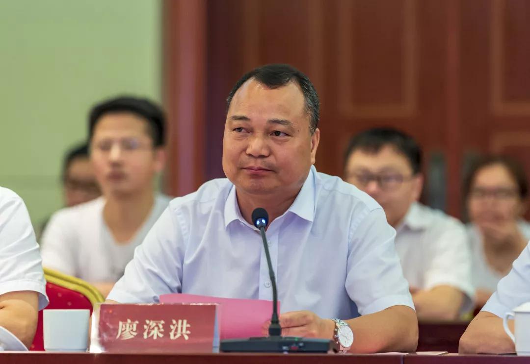 长汀县委书记廖深洪首先代表县委县政府致辞.