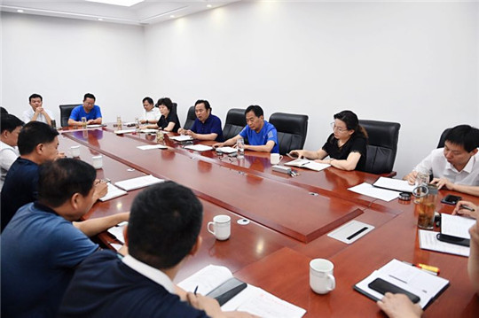 6月22日下午,卫东区委副书记,区长安保亮主持召开"双拆""双治"行动暨