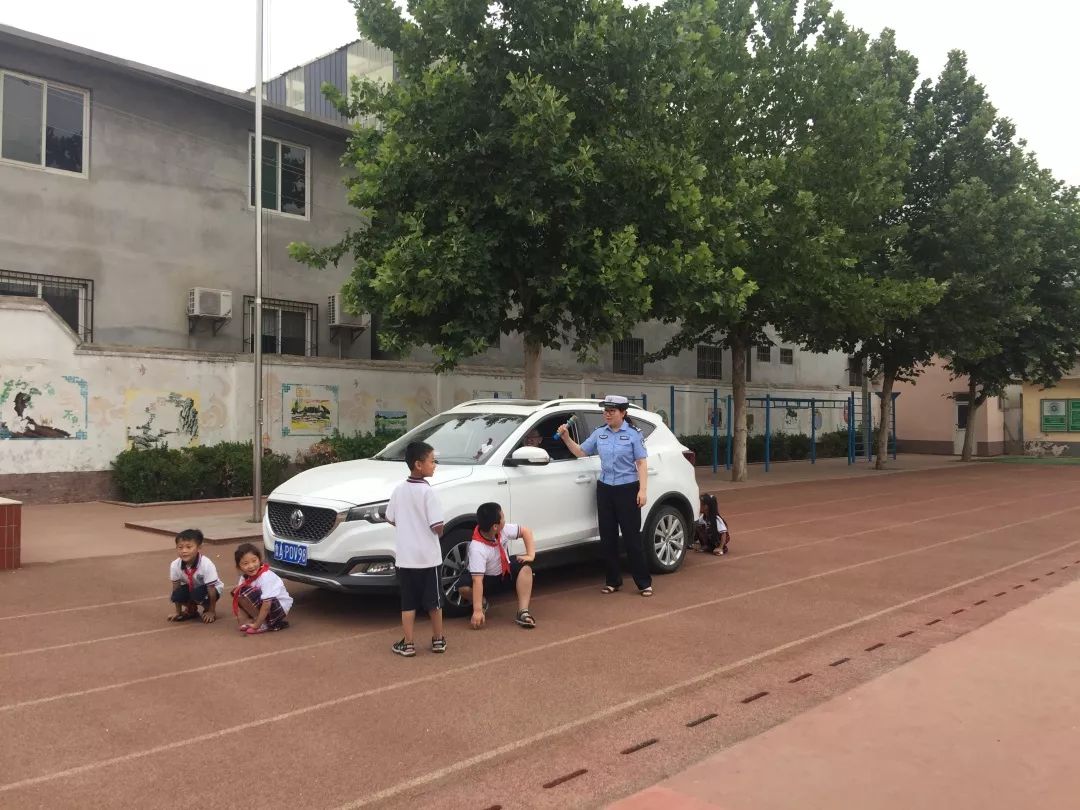 队活动美里湖第三小学开展交通安全防溺水安全主题教育活动