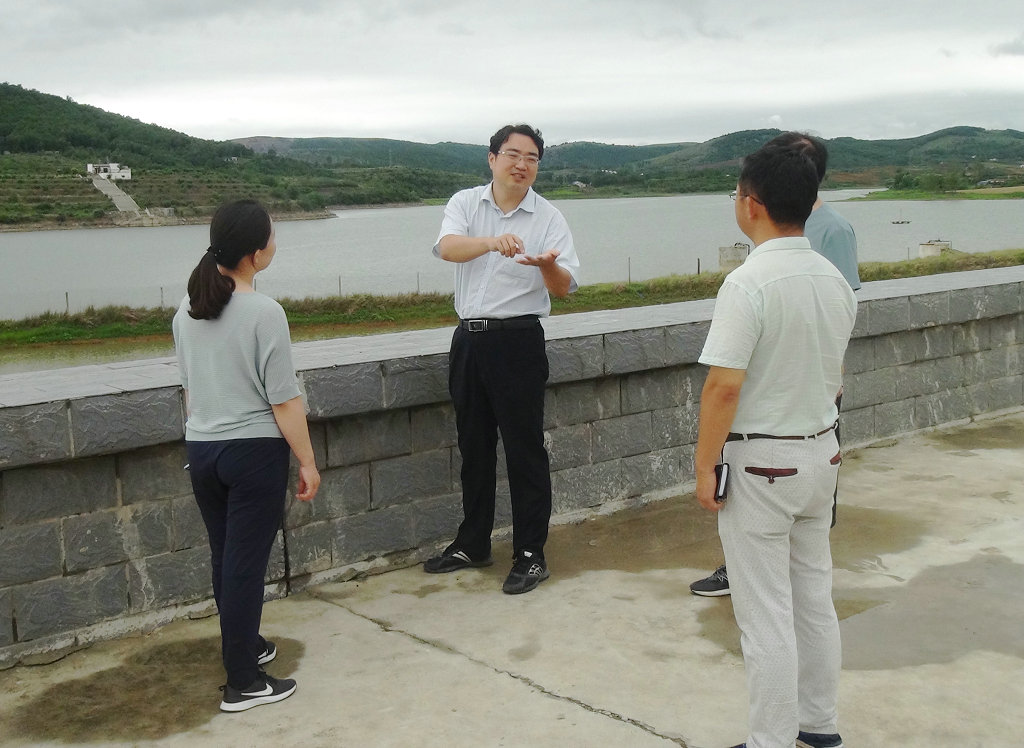 内乡县宋兴哲到师岗镇巡查河库