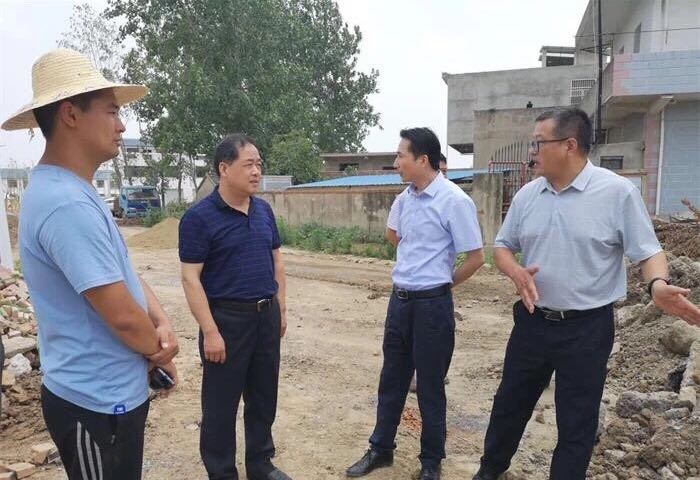 定远县委书记万瑞健调研美丽乡村建设和脱贫攻坚工作