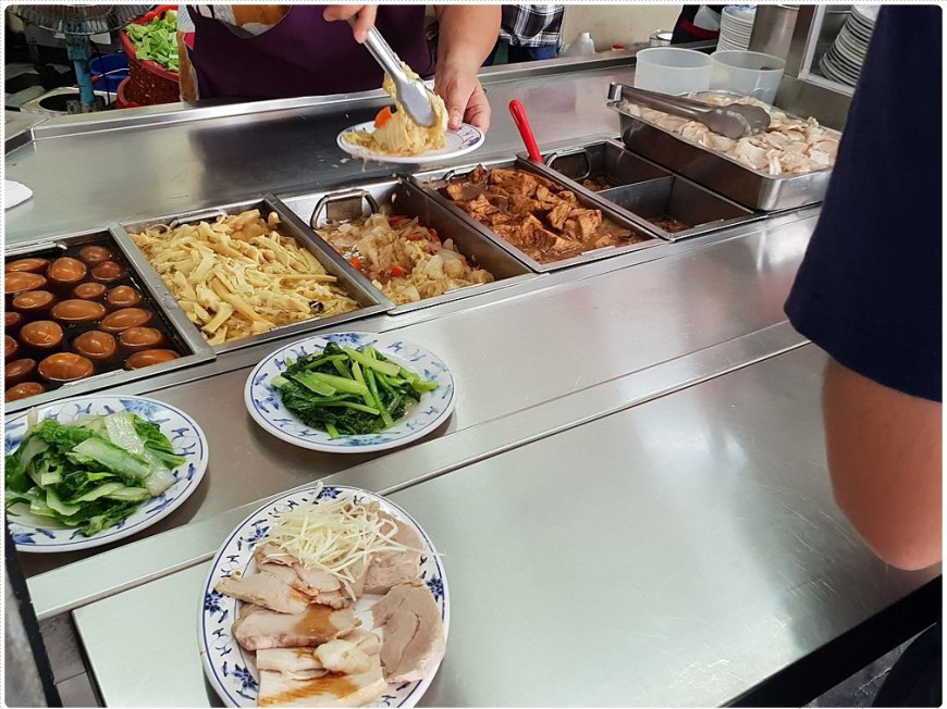 台南早餐这样吃!在地人带路,俗搁大碗都在东门嘉义火鸡肉饭