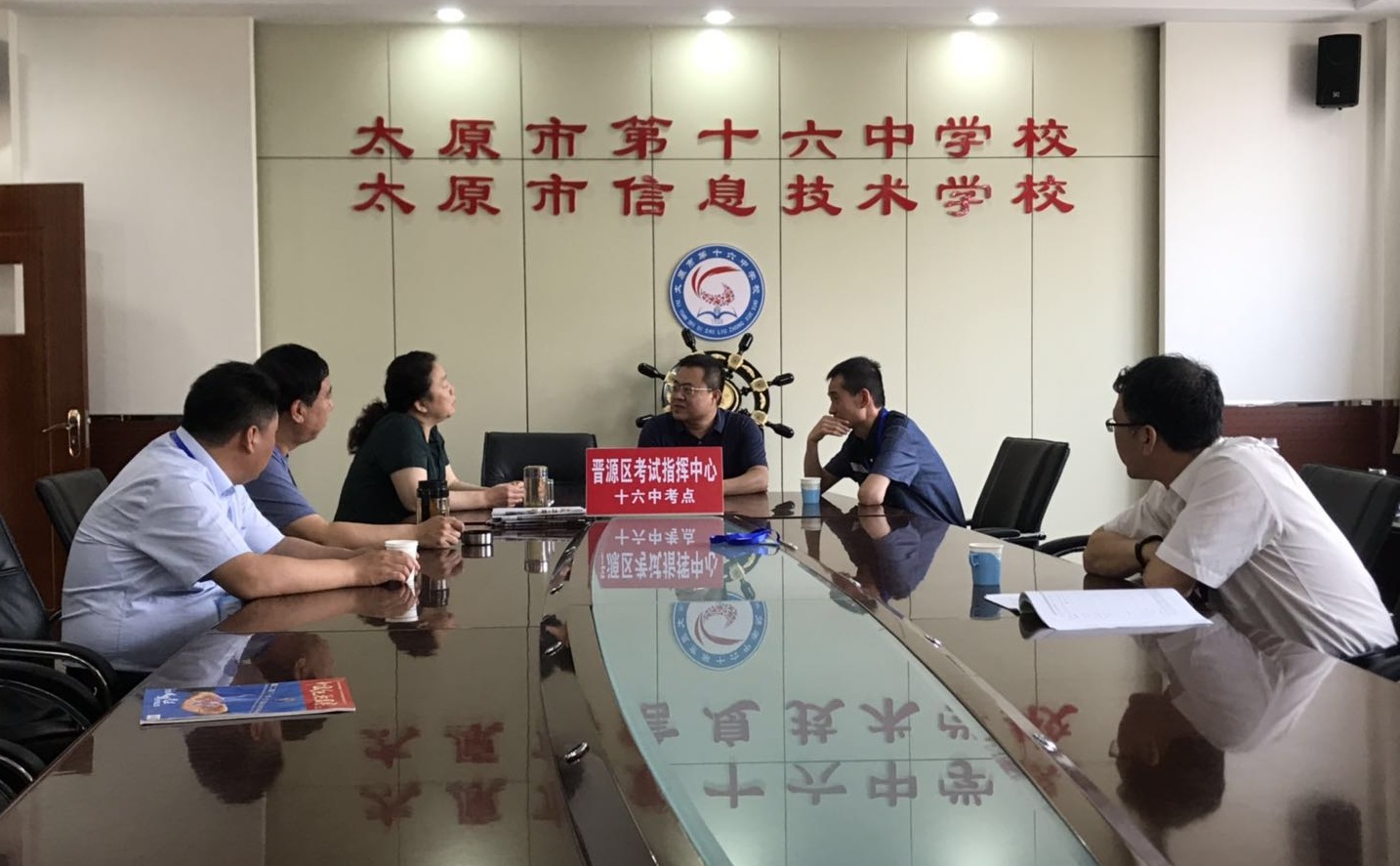 副区长丁利春巡视中考工作