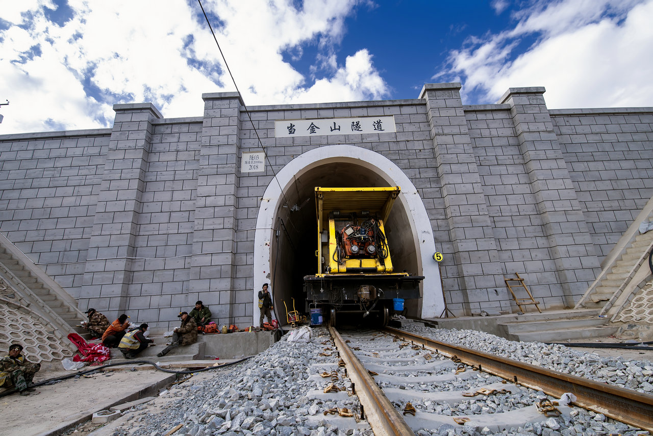 当金山公路隧道图片