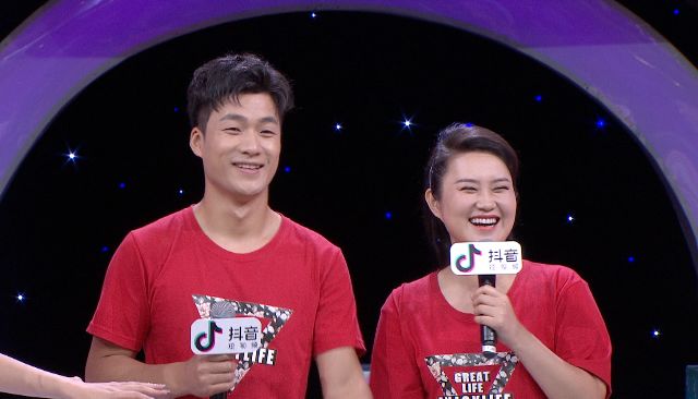 姚冬青男友首次亮相荧屏帅气小伙现场求婚冬青这一刻好幸福