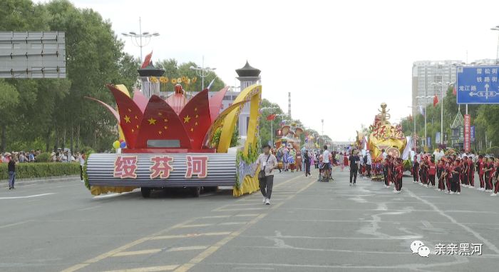 【文化大集】中俄民众花车巡游,文化大集欢乐爆棚