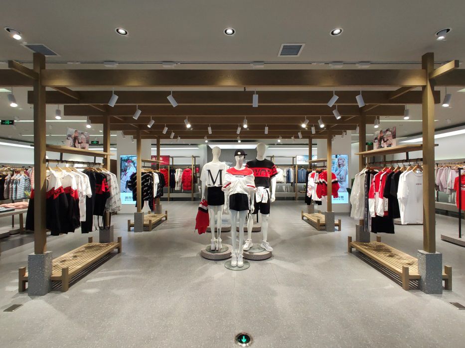 波司登专业只为每一次全力以赴新百广场体验店盛大开业