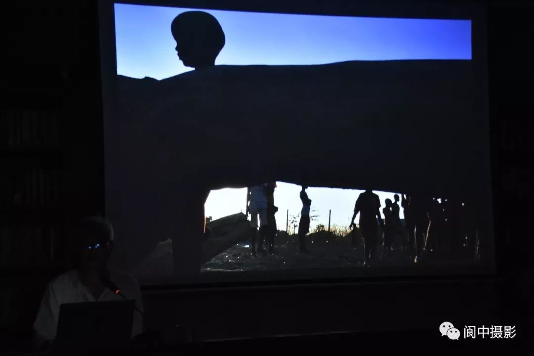 著名摄影家宋刚明来阆授课讲述摄影的瞬间魅力与人文传达