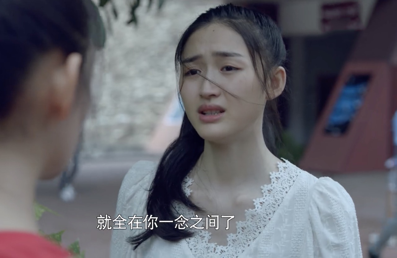 近期热播的两档电视剧《少年派》的邓小琪和《带着爸爸去留学》的