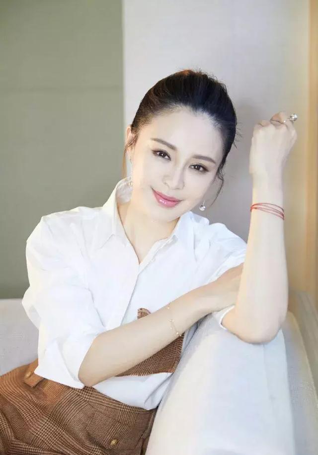 原创佟大为婚姻幸福有妙招宠爱关悦11年三个孩子颜值高