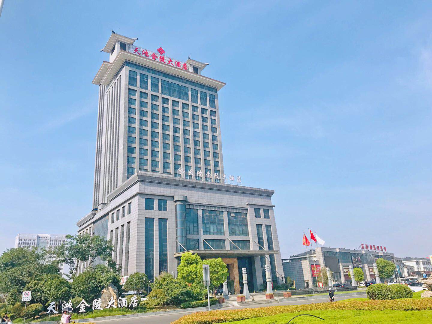 1/ 12 不是出差来到邳州,或许不会知道这个城市;在公园里随处可见晨练