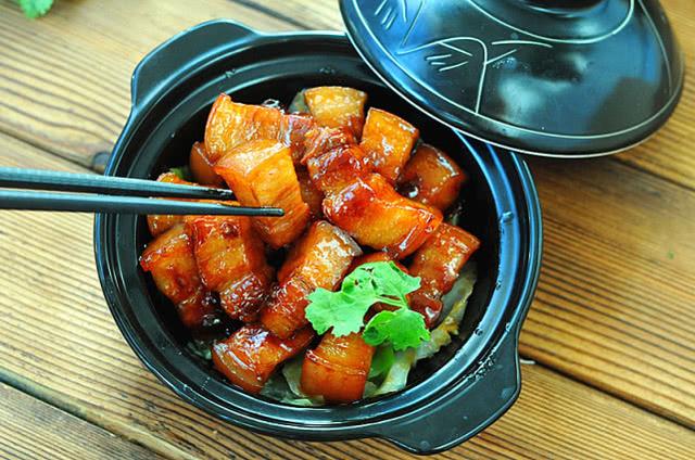 猪肉别再炒着吃,教你1个新吃法,上桌连汤汁都不剩,太香啦!_五花肉