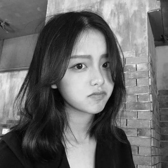 黑白头像丨陌上蔷薇已千寻奈何相逢不识君