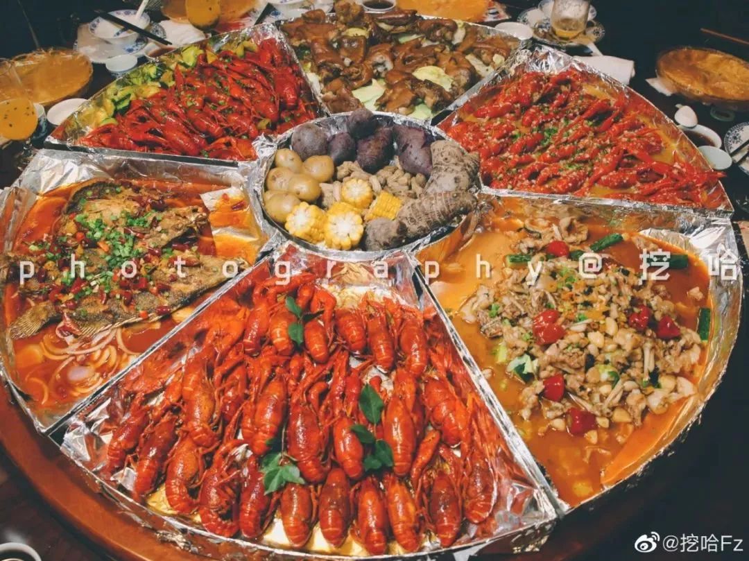左公宴·大咖龙虾〗龙虾盛宴之满汉全席,左公宴的小龙虾真的是完全