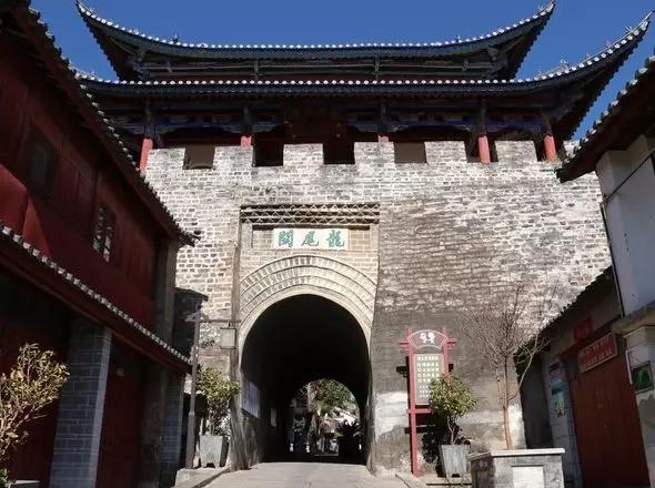 (龙尾关)龙尾城是南诏古城遗址,阁罗凤所筑,因苍山自北向南势如游龙掉