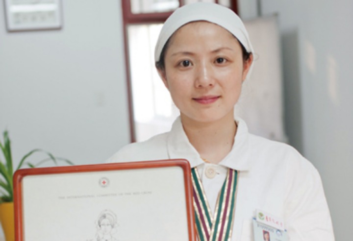 潘美儿把最美的青春绽放在麻风村