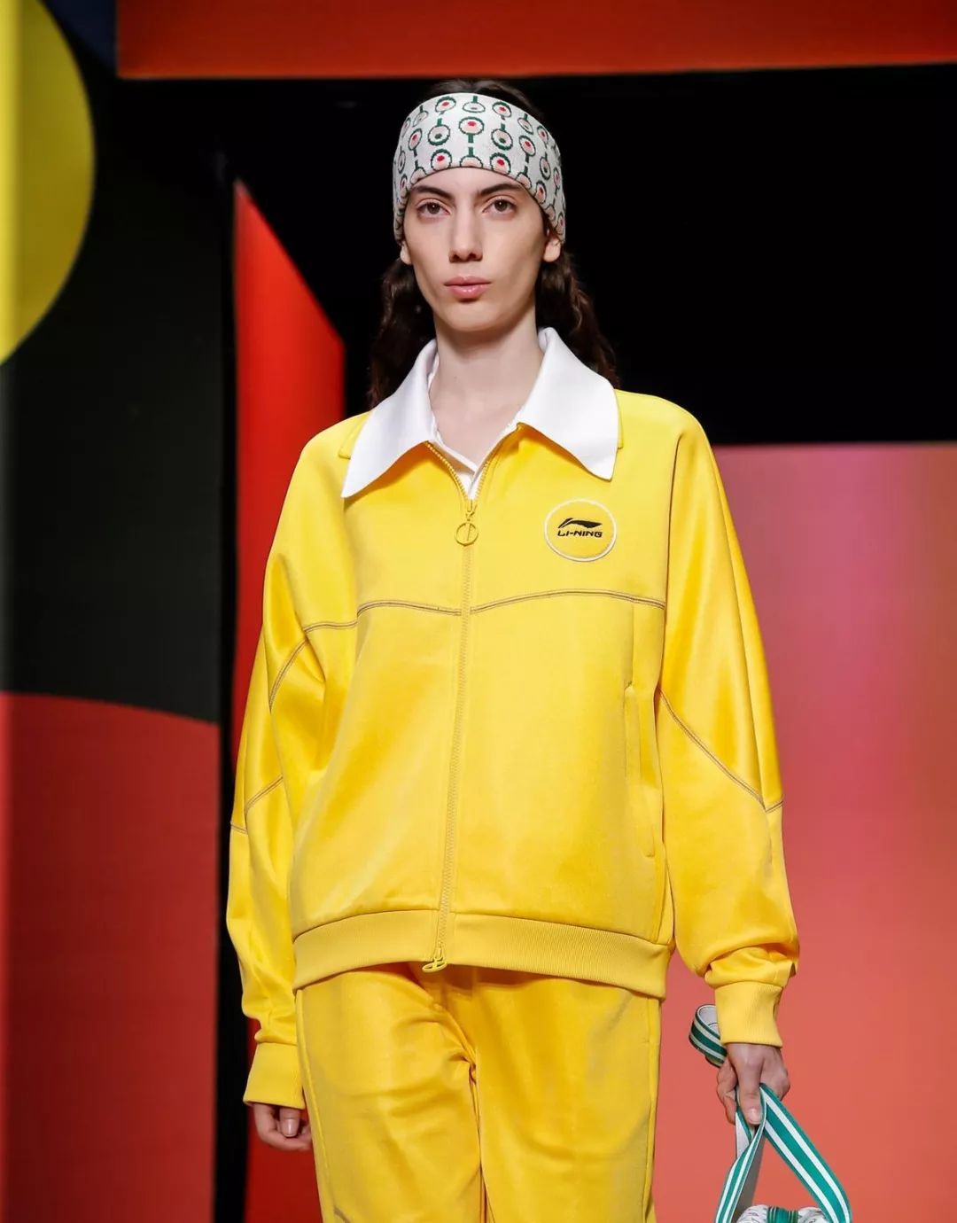 再次亮相巴黎时装周中国李宁携2020春夏系列新品巴黎时间2019年6月22